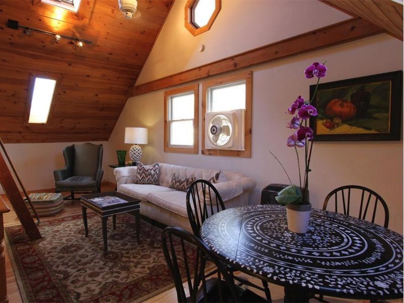 Bed and Breakfast Charles And Charles Mv Вайнярд-Хейвен Экстерьер фото
